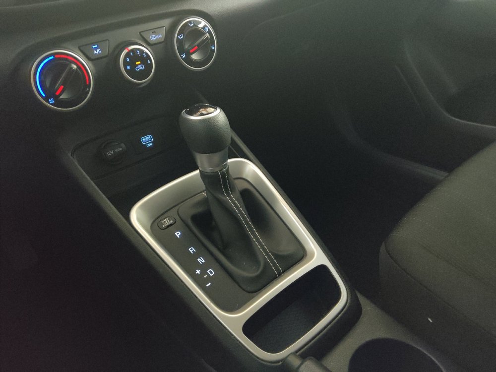 Used 2020 Hyundai Venue SE FWD image 26