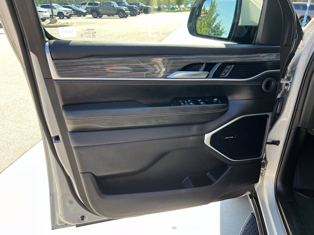 Used 2022 Jeep Wagoneer Series II RWD image 5