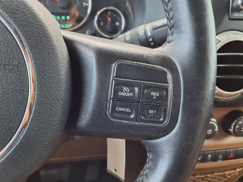 Used 2018 Jeep Wrangler Unlimited Sahara w/ Connectivity Group image 12