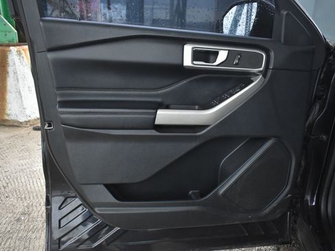 Used 2020 Ford Explorer XLT w/ Equipment Group 202A AWD/4WD image 12