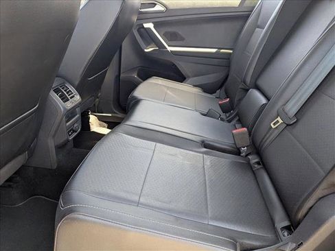 Used 2018 Volkswagen Tiguan SE FWD image 17