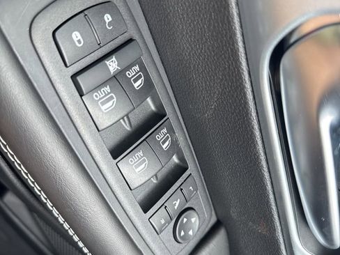 New 2026 Chrysler Pacifica Limited image 12