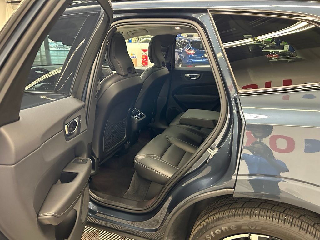 Used 2024 Volvo XC60 B5 Ultimate AWD/4WD image 19