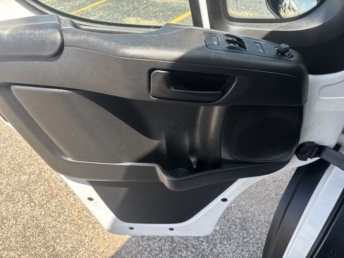 Used 2025 RAM ProMaster 2500 w/ Convenience Group FWD image 9