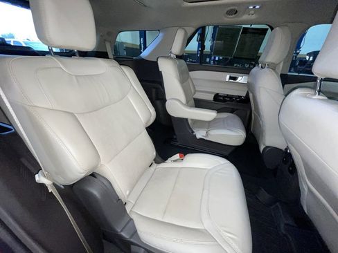 Used 2022 Ford Explorer Platinum w/ Equipment Group 601A image 28