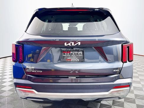 Used 2025 Kia Sorento S AWD/4WD image 6