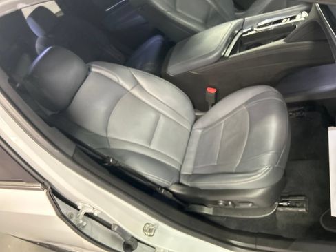 Used 2023 Buick Enclave Essence FWD image 26