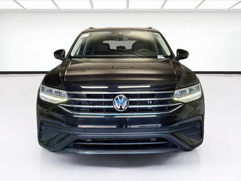 Used 2022 Volkswagen Tiguan SE FWD image 2