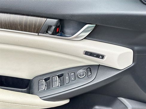 Used 2018 Honda Accord Touring image 18
