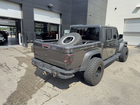 Used 2021 Jeep Gladiator Overland w/ Cold Weather Group AWD/4WD image 3