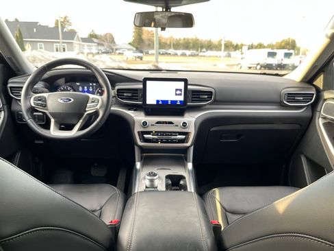 Used 2023 Ford Explorer XLT w/ Equipment Group 202A image 12