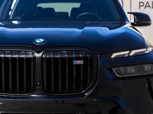 Used 2025 BMW X7 M60i AWD/4WD image 9