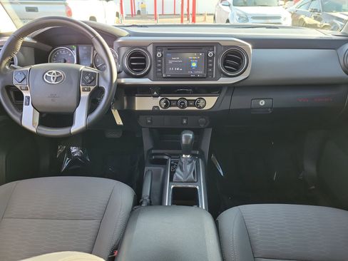 Used 2017 Toyota Tacoma SR5 image 9