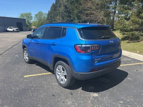 Used 2022 Jeep Compass Latitude w/ Convenience Group AWD/4WD image 2