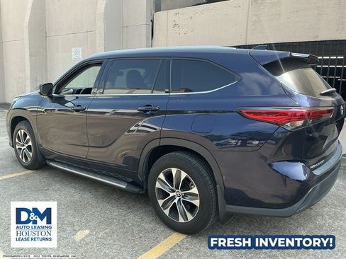 Used 2022 Toyota Highlander XLE FWD image 4
