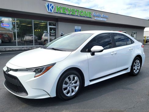 Used 2022 Toyota Corolla LE FWD image 1