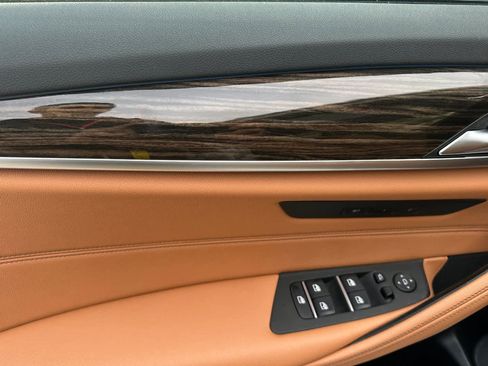 Used 2023 BMW 530e w/ Convenience Package image 12