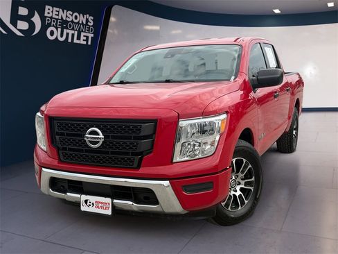 Used 2022 Nissan Titan SV image 1