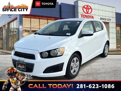 Used 2016 Chevrolet Sonic LS FWD image 1