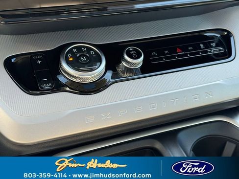 New 2025 Ford Expedition Active image 34