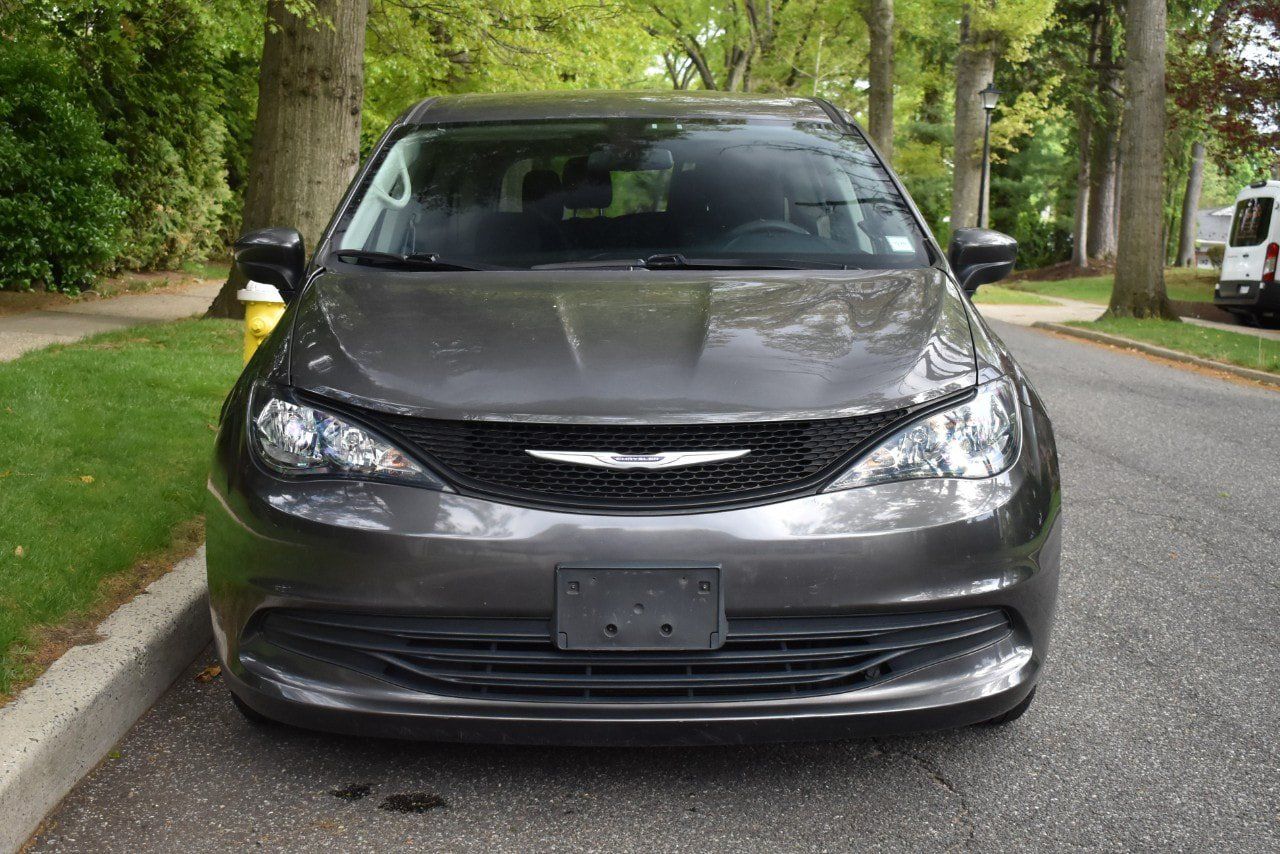 Used 2019 Chrysler Pacifica L FWD image 12