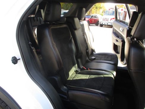 Used 2018 Ford Explorer XLT w/ Equipment Group 202A image 23