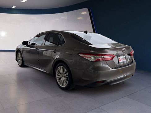 Used 2020 Toyota Camry XLE image 3