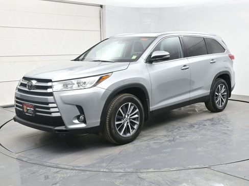 Used 2019 Toyota Highlander XLE image 1