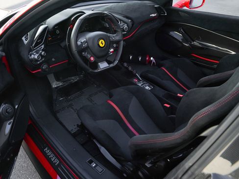 Used 2020 Ferrari 488 Pista Spider image 2