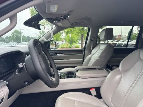 Used 2024 Jeep Wagoneer Series II w/ Flexible Seating Group RWD image 9