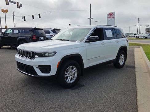 Used 2025 Jeep Grand Cherokee Laredo w/ MOPAR Finishing Package RWD image 3
