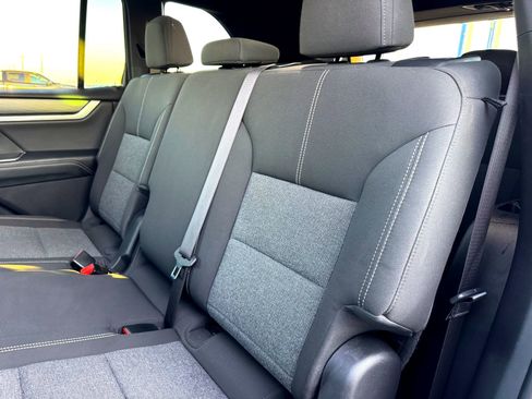 Used 2025 GMC Acadia Elevation image 17