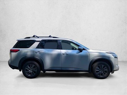 Used 2022 Nissan Pathfinder SV FWD image 4