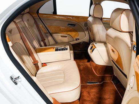 Used 2012 Bentley Mulsanne image 34