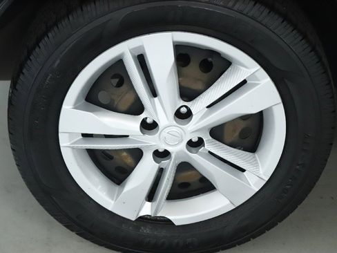 Used 2019 Nissan Kicks S image 12