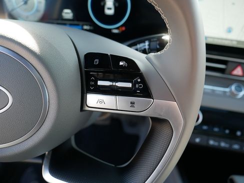 Used 2024 Hyundai Elantra SEL w/ Convenience Package image 25