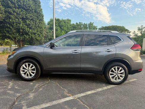 Used 2017 Nissan Rogue SV FWD image 4