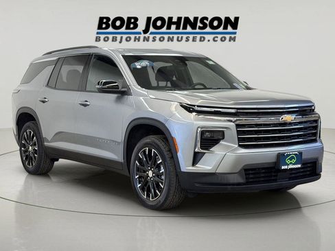 Used 2025 Chevrolet Traverse LT w/ Sun and Wheel Package AWD/4WD image 1