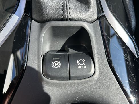 Certified 2025 Toyota Corolla Cross XLE FWD image 30