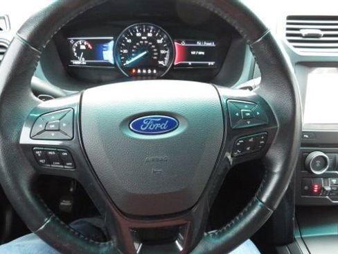 Used 2017 Ford Explorer XLT w/ Equipment Group 202A image 21