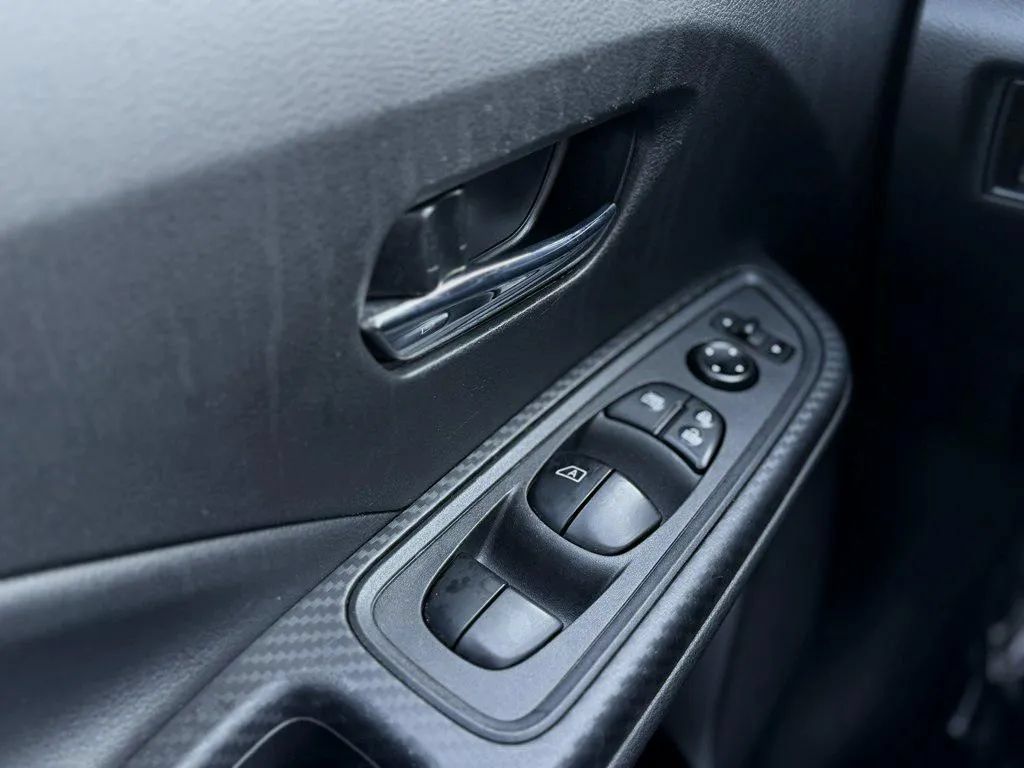 Used 2025 Nissan Versa SV FWD image 9