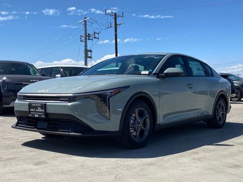 New 2026 Kia K4 FWD image 7