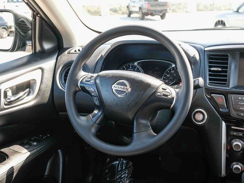 Used 2020 Nissan Pathfinder S FWD image 17