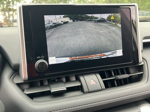 Used 2025 Toyota RAV4 XLE AWD/4WD image 18