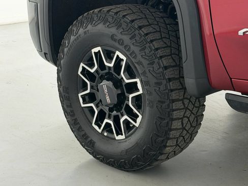 Used 2025 GMC Sierra 2500 AT4X AWD/4WD image 42