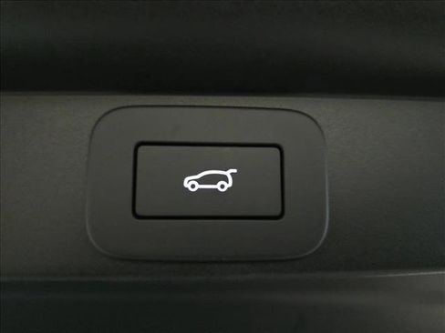 New 2026 Land Rover Range Rover Long Wheelbase SE image 15