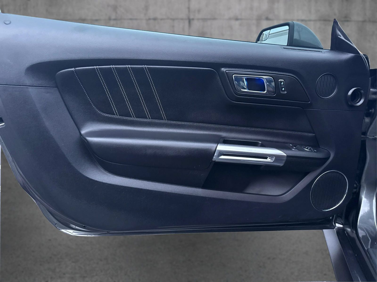 Used 2015 Ford Mustang Premium RWD image 20