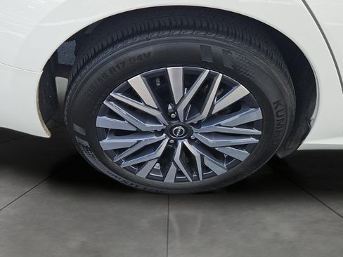 Used 2025 Nissan Altima 2.5 SV FWD image 10