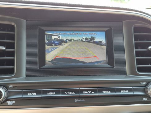 Used 2020 Hyundai Elantra SE w/ Winter Weather Package FWD image 23