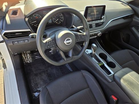 Used 2025 Nissan Altima 2.5 S image 10